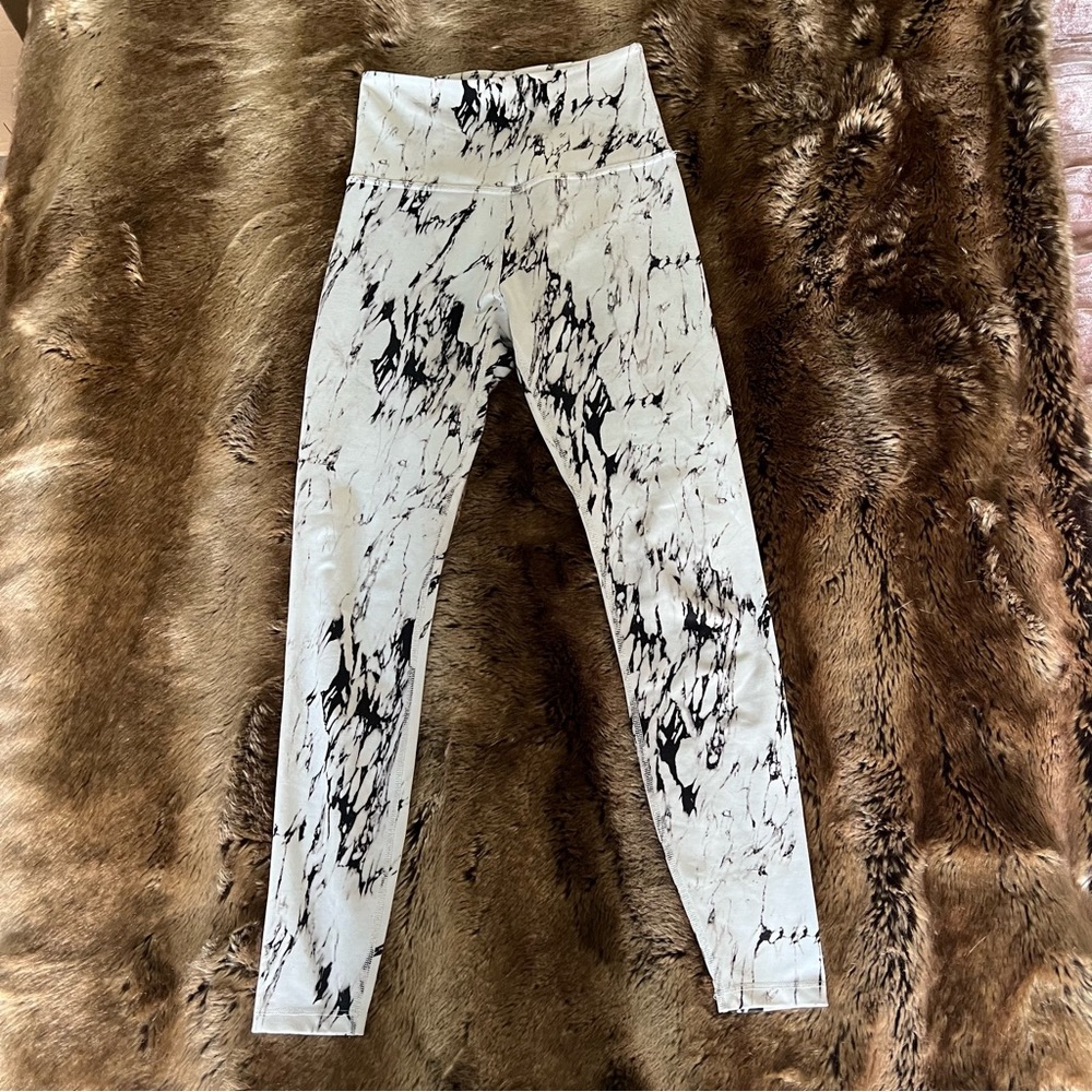 🚫SOLDBeyond Yoga Olympus Black and White Marble Leggings Size Small🚫SOLD